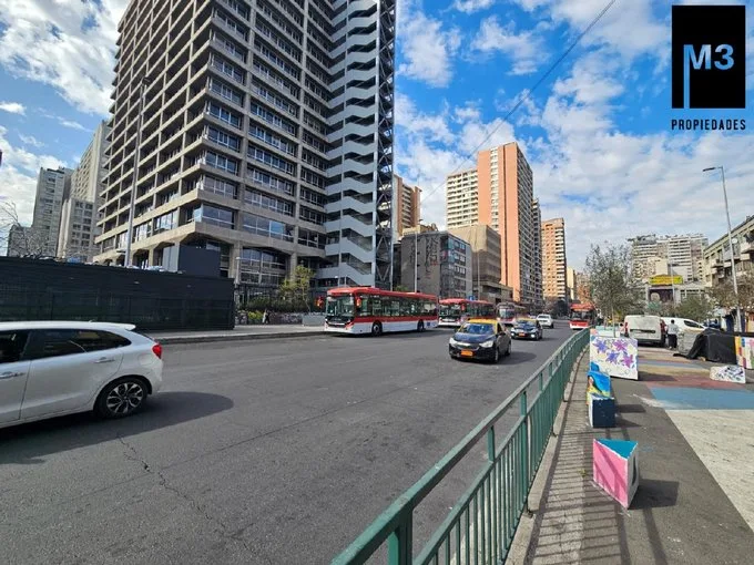 Arriendo de Local Comercial en Santiago, Santa Rosa / Metro Santa Lucia