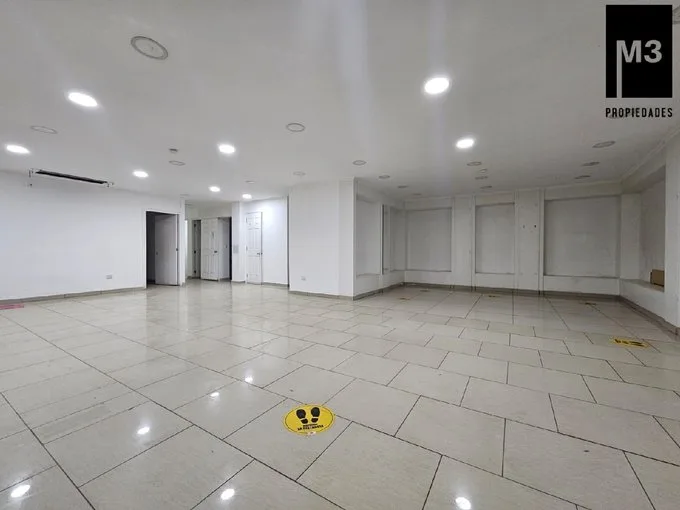 Arriendo de Local Comercial en Santiago, Santa Rosa / Metro Santa Lucia