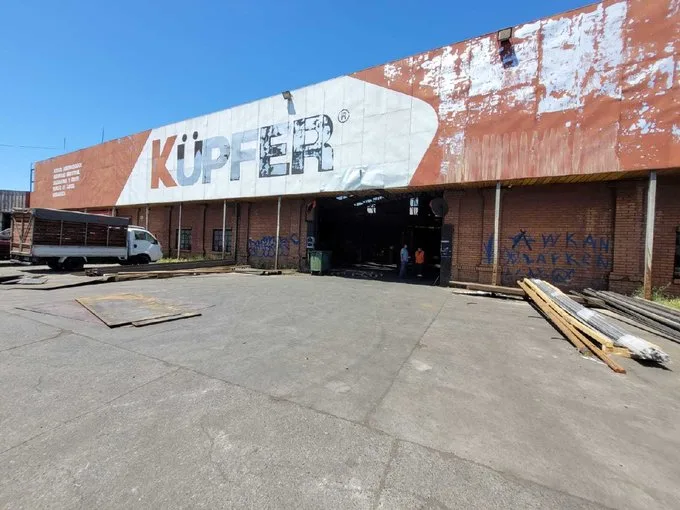Arriendo de Local Comercial en Temuco, Bodega local comercial av.Caupolican 1000 m2. (113886)