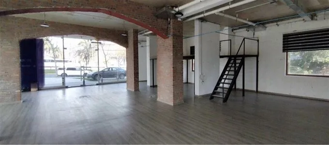 Arriendo de Local Comercial en Vitacura, A pasos del Mall Alto las Condes/Lo Matta