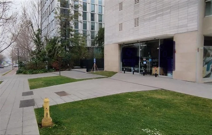 Arriendo de Local Comercial en Vitacura, A pasos del Mall Alto las Condes/Lo Matta