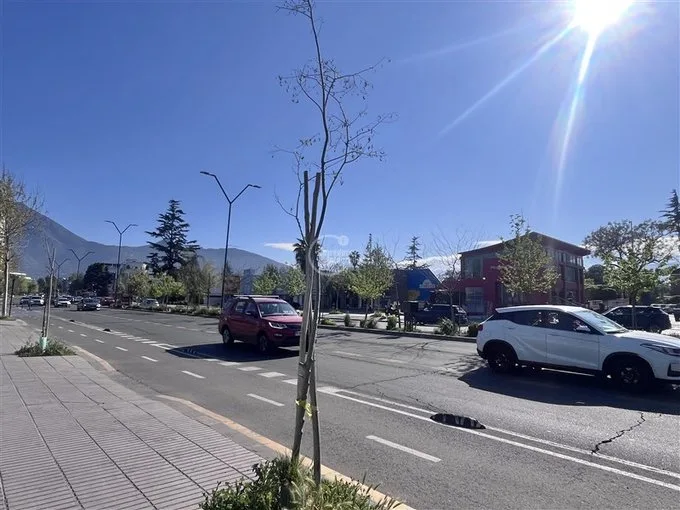 Arriendo de Local Comercial en Vitacura, Clínica Alemana / Las Hualtatas