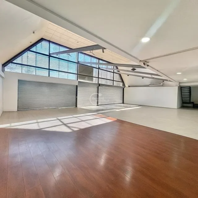 Arriendo de Local Comercial en Vitacura, Clínica Alemana / Las Hualtatas