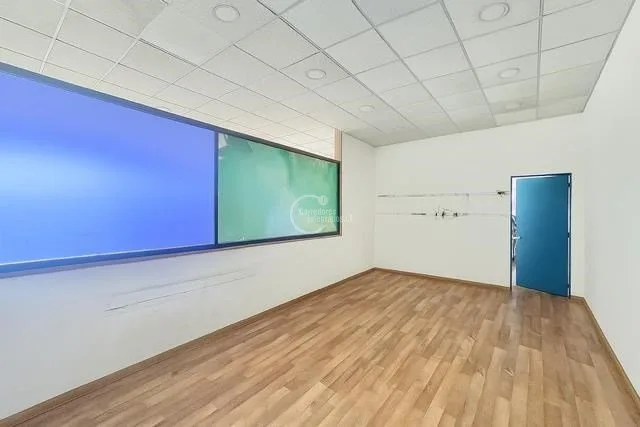 Arriendo de Local Comercial en Vitacura, Clínica Alemana / Las Hualtatas