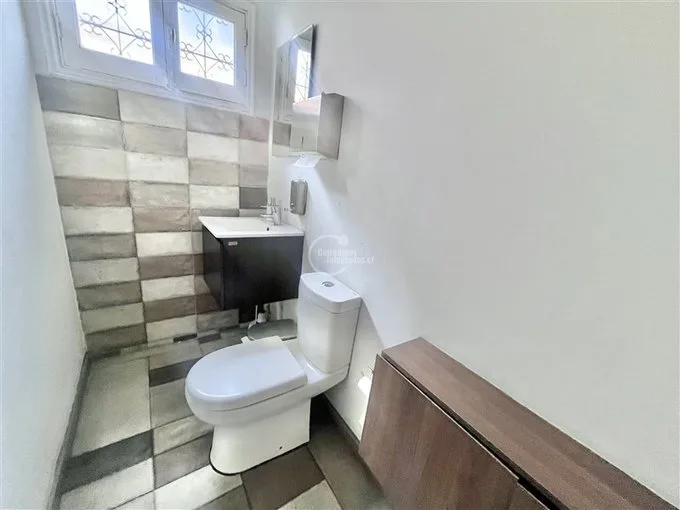 Arriendo de Local Comercial en Vitacura, Clínica Alemana / Las Hualtatas