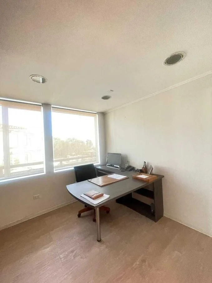 Arriendo de Oficina en La Serena, Se arrienda luminoso y amoblado privado (106852)