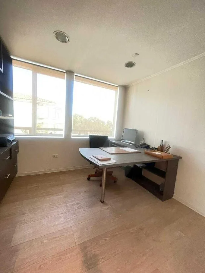 Arriendo de Oficina en La Serena, Se arrienda luminoso y amoblado privado (106852)