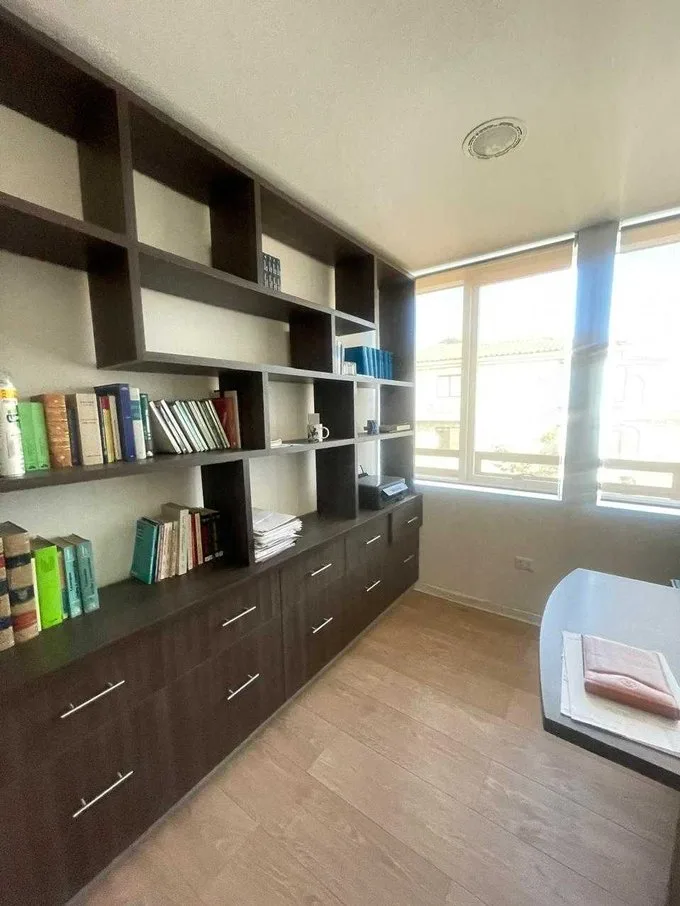 Arriendo de Oficina en La Serena, Se arrienda luminoso y amoblado privado (106852)