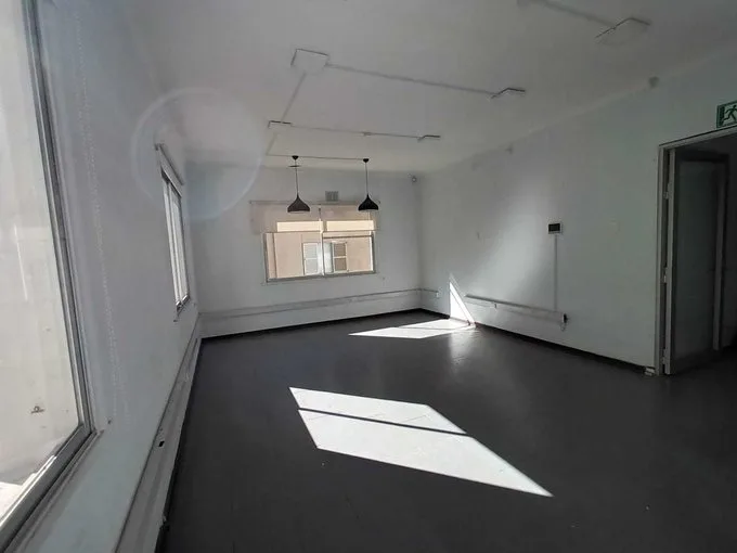 Arriendo de Oficina en Las Condes, 108m2 / Metro Manquehue y Escuela Militar  (96359)