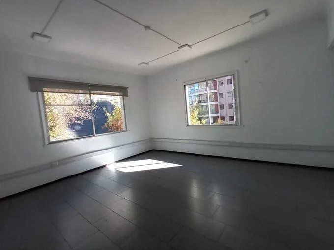 Arriendo de Oficina en Las Condes, 108m2 / Metro Manquehue y Escuela Militar  (96359)
