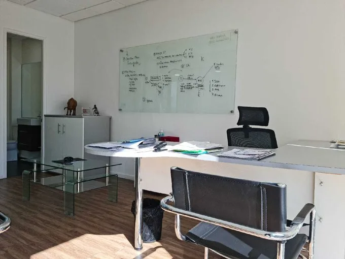 Arriendo de Oficina en Las Condes, A dos cuadras del metro Manquehue (126984)
