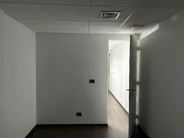Arriendo de Oficina en Las Condes, Edificio de Lujo, Recep.1Privado, 1Estac (98795)