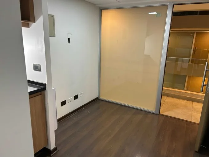 Arriendo de Oficina en Las Condes, Edificio de Lujo, Recep.1Privado, 1Estac (98795)