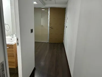 Arriendo de Oficina en Las Condes, Edificio de Lujo, Recep.1Privado, 1Estac (98795)