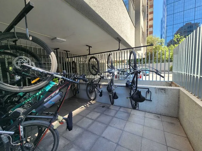 Arriendo de Oficina en Las Condes, Metro Manquehue Oficina 2 Ambientes 1 Baño (127480)