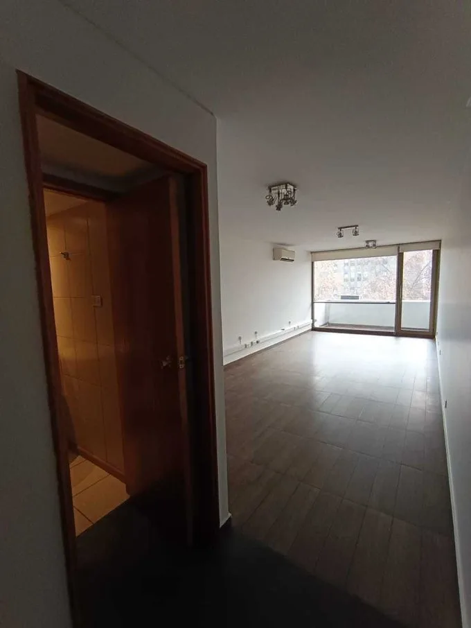 Arriendo de Oficina en Providencia, 1 privado – 1 baño – Kitchenette – Terraza (87413)
