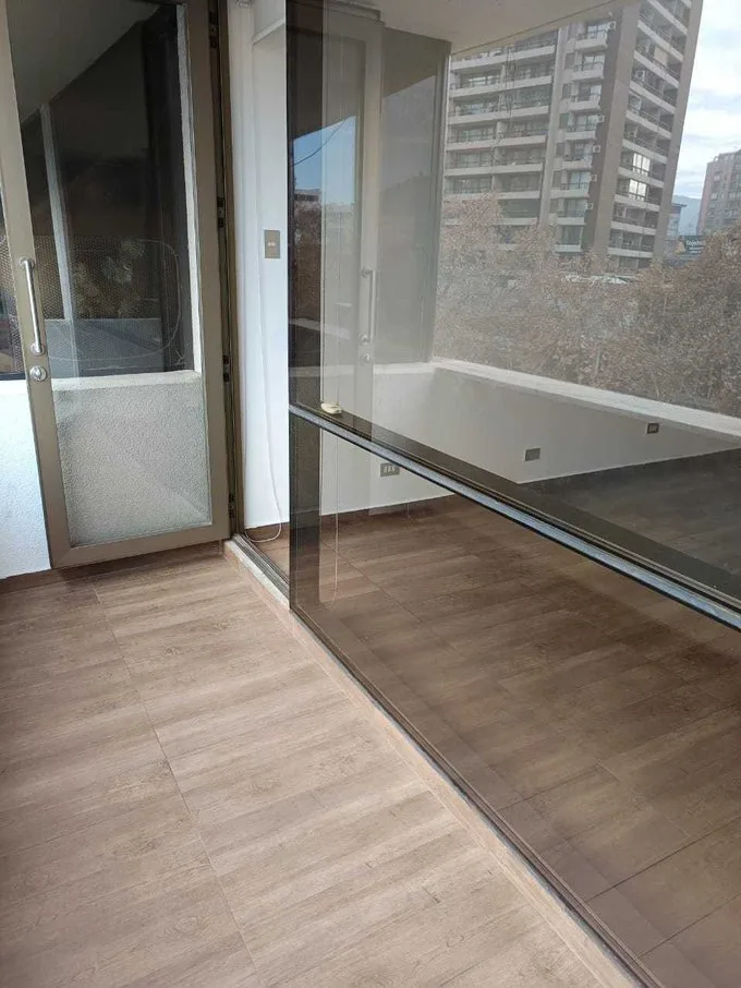 Arriendo de Oficina en Providencia, 1 privado – 1 baño – Kitchenette – Terraza (87413)