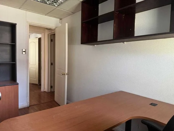 Arriendo de Oficina en Providencia, Al lado de la Costanera (87123)
