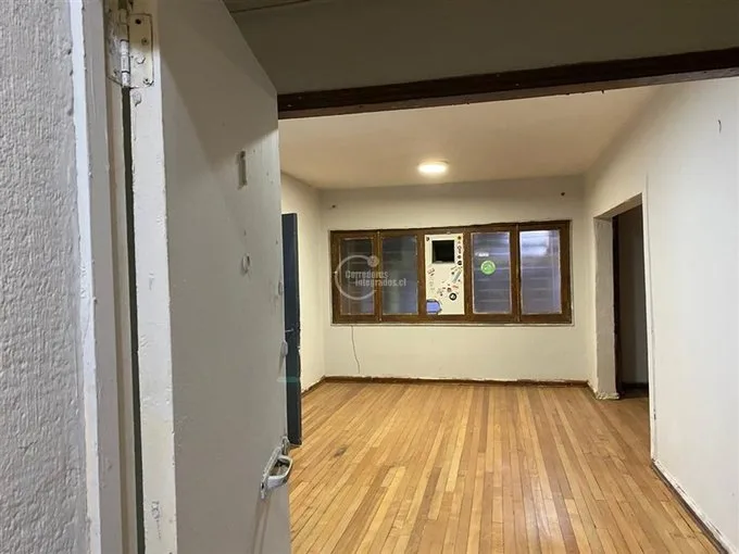Arriendo de Oficina en Providencia, Oficina de 52M2 // Metro P. de Valdivia (105146)