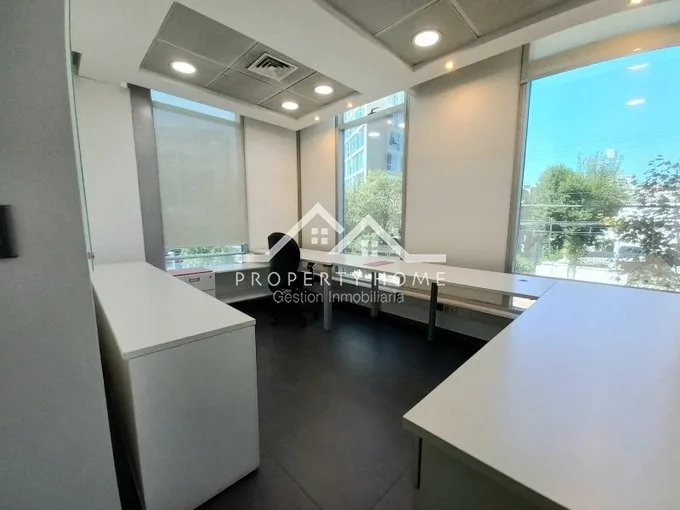 Arriendo de Oficina en Providencia, Espaciosa y moderna a pasos metro mmontt providencia