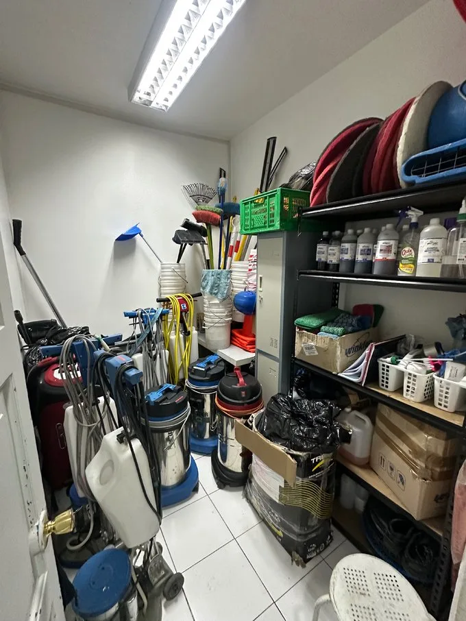 Arriendo de Oficina en Providencia, Oficina a pasos del metro 8Privados (120075)