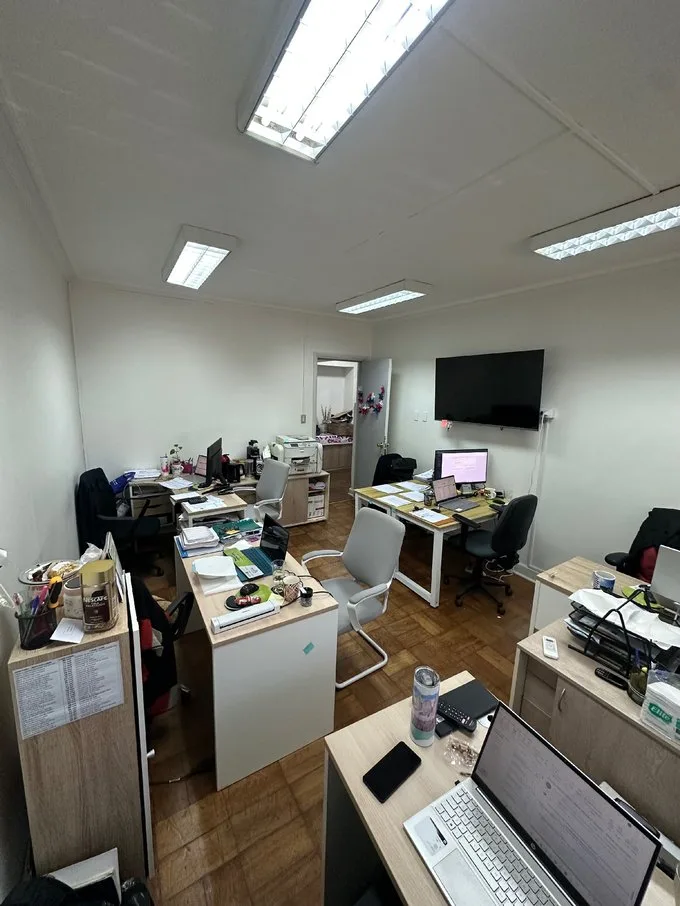 Arriendo de Oficina en Providencia, Oficina a pasos del metro 8Privados (120075)