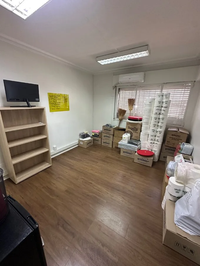 Arriendo de Oficina en Providencia, Oficina a pasos del metro 8Privados (120075)