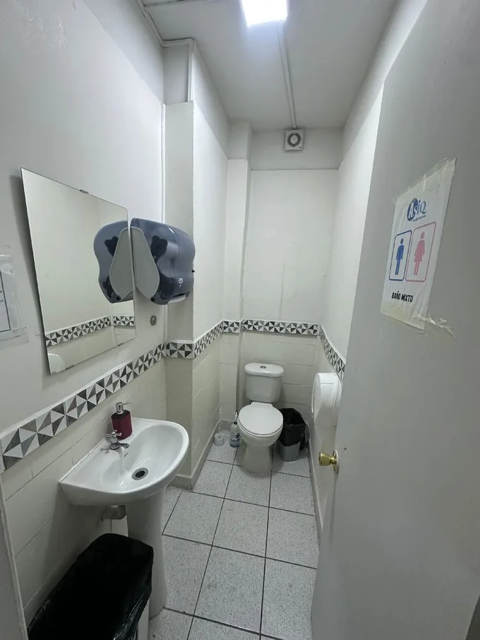 Arriendo de Oficina en Providencia, Oficina a pasos del metro 8Privados (120075)