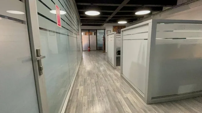Arriendo de Oficina en Providencia, Oficina con 6 privados, 2 salas, 6 baños (79069)