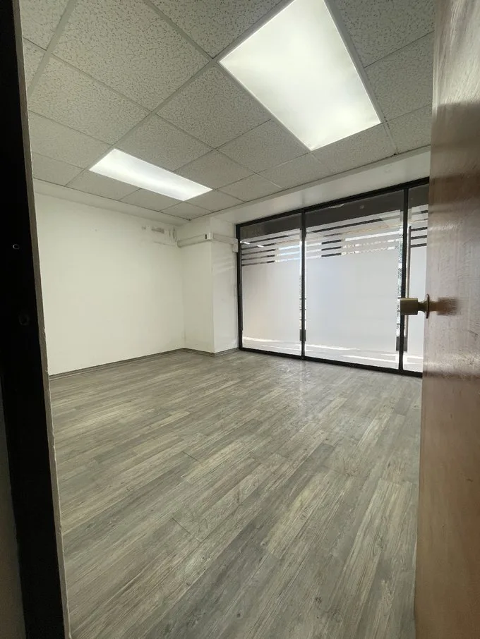 Arriendo de Oficina en Providencia, Oficina con 6 privados, 2 salas, 6 baños (79069)