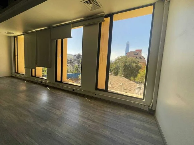 Arriendo de Oficina en Providencia, Oficina con 6 privados, 2 salas, 6 baños (79069)
