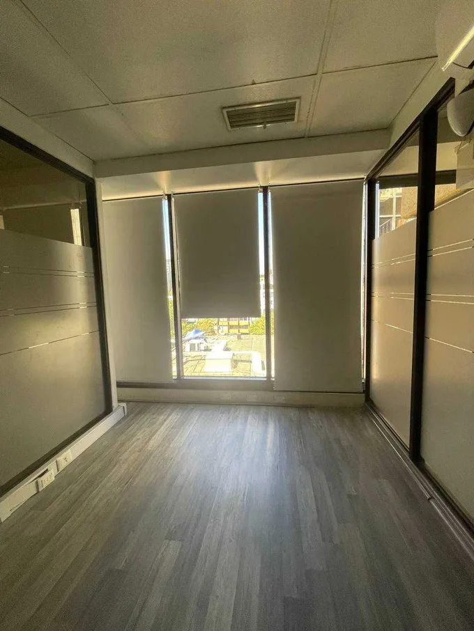 Arriendo de Oficina en Providencia, Oficina con 6 privados, 2 salas, 6 baños (79069)