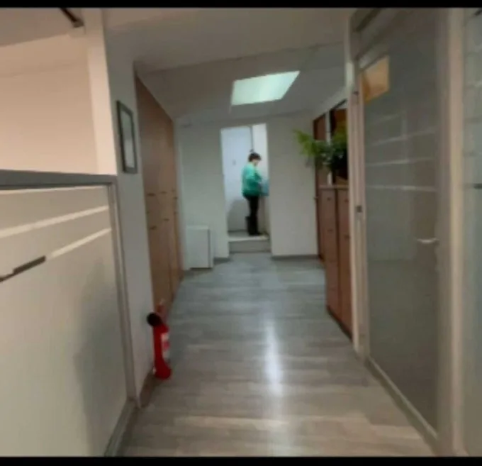 Arriendo de Oficina en Providencia, Oficina con 6 privados, 2 salas, 6 baños (79069)