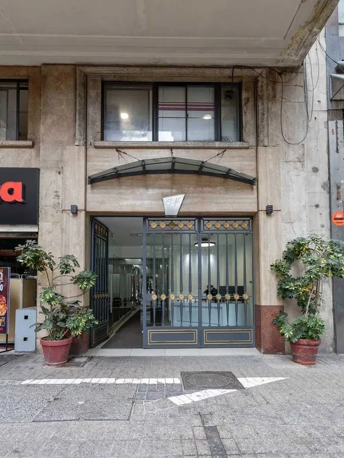 Arriendo de Oficina en Santiago, Planta libre, Metro U de Chile