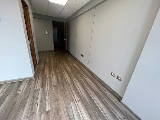 Arriendo de Oficina en Temuco, Arriendo de oficina y estacionamiento. Temuco (69818)