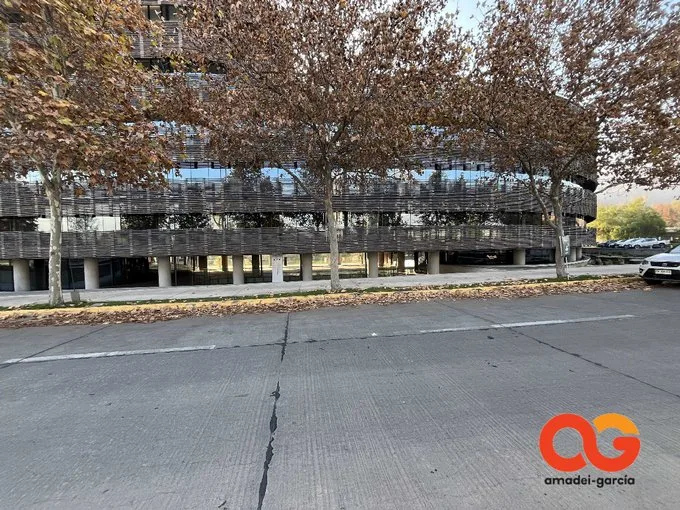Arriendo de Oficina en Vitacura, Edificio lo recabarren/ oficina 208 m2 (100238)