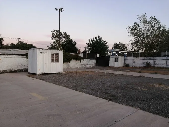 Arriendo de Terreno Industrial en Maipú, Terreno con 2 salidas, oficinas, baños (113720)