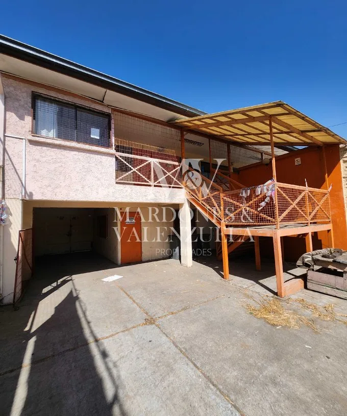 Arriendo de Terreno Industrial en Renca, Oportunidad comercial. Más de 530 m2 const. (127541)