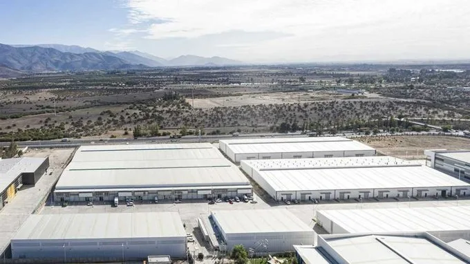 Arriendo de Bodega en Pudahuel, Amplios patios de maniobra, opción oficinas