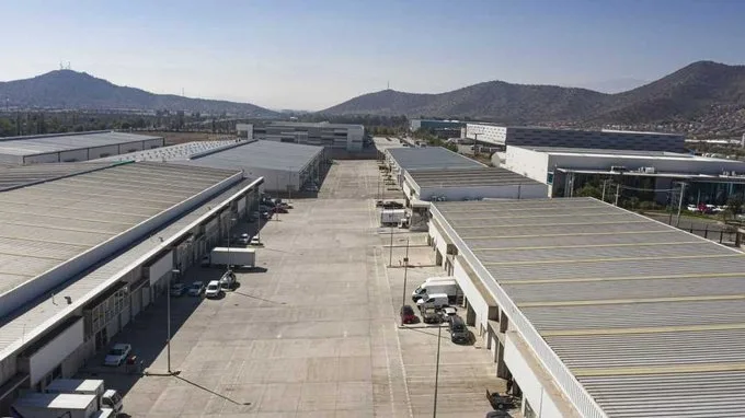 Arriendo de Bodega en Pudahuel, Amplios patios de maniobra, opción oficinas