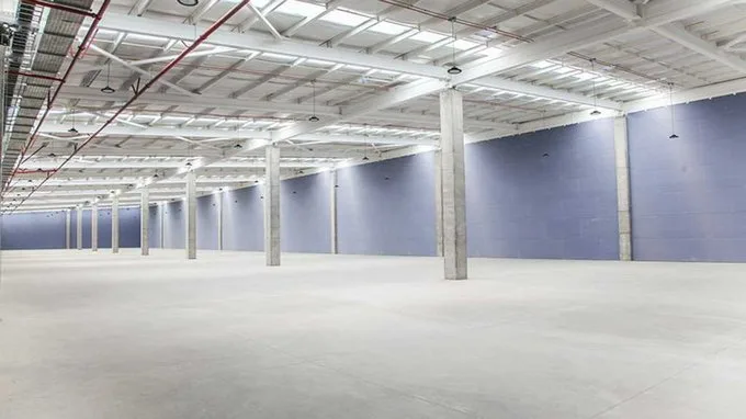 Arriendo de Bodega en Pudahuel, Amplios patios de maniobra, opción oficinas