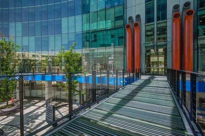 Arriendo de Local Comercial en Las Condes, Arrienda amplio Local Comercial + Baño/Estac.