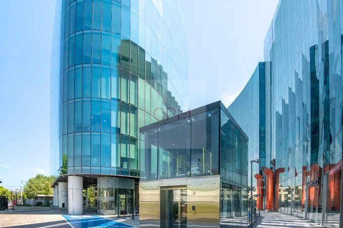 Arriendo de Local Comercial en Las Condes, Arrienda amplio Local Comercial + Baño/Estac.