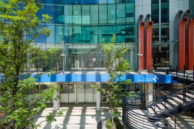 Arriendo de Local Comercial en Las Condes, Arrienda amplio Local Comercial + Baño/Estac.