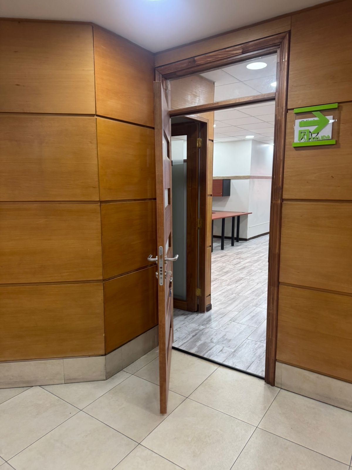 Gran Oficina amoblada en arriendo