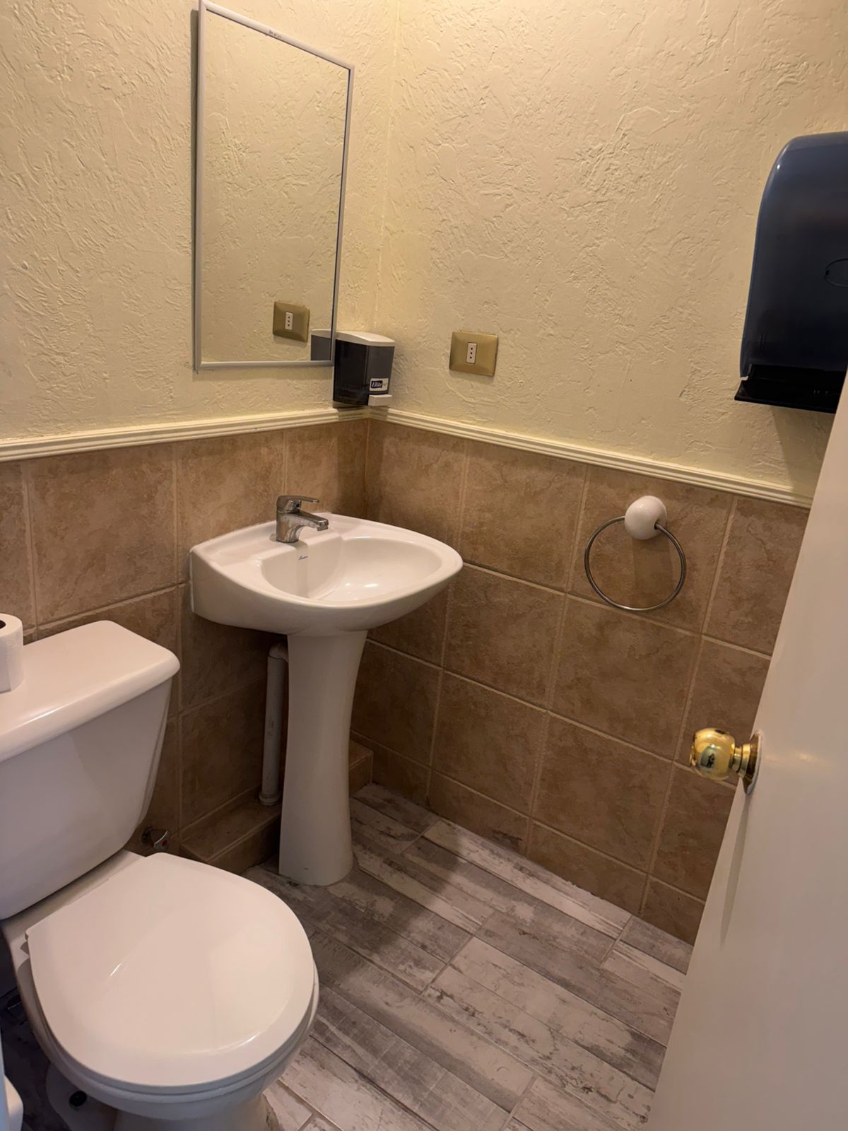 Gran Oficina amoblada en arriendo