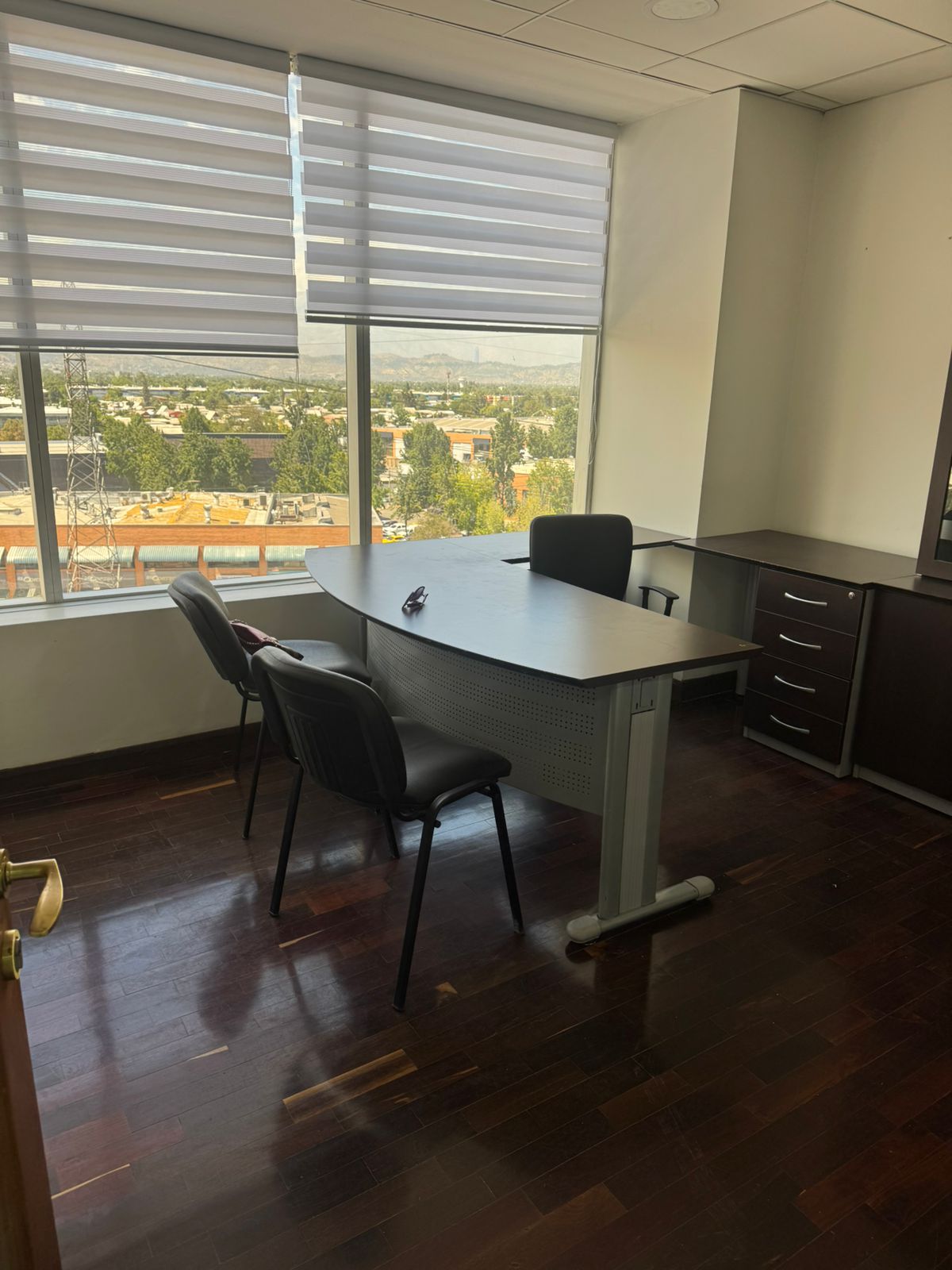 Gran Oficina amoblada en arriendo