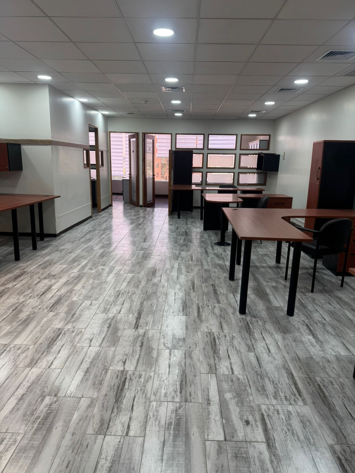 Gran Oficina amoblada en arriendo