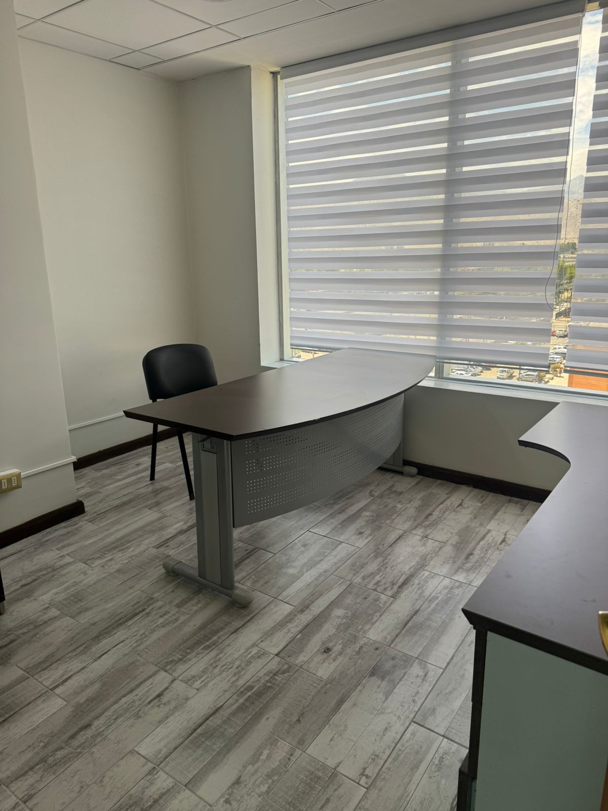 Gran Oficina amoblada en arriendo