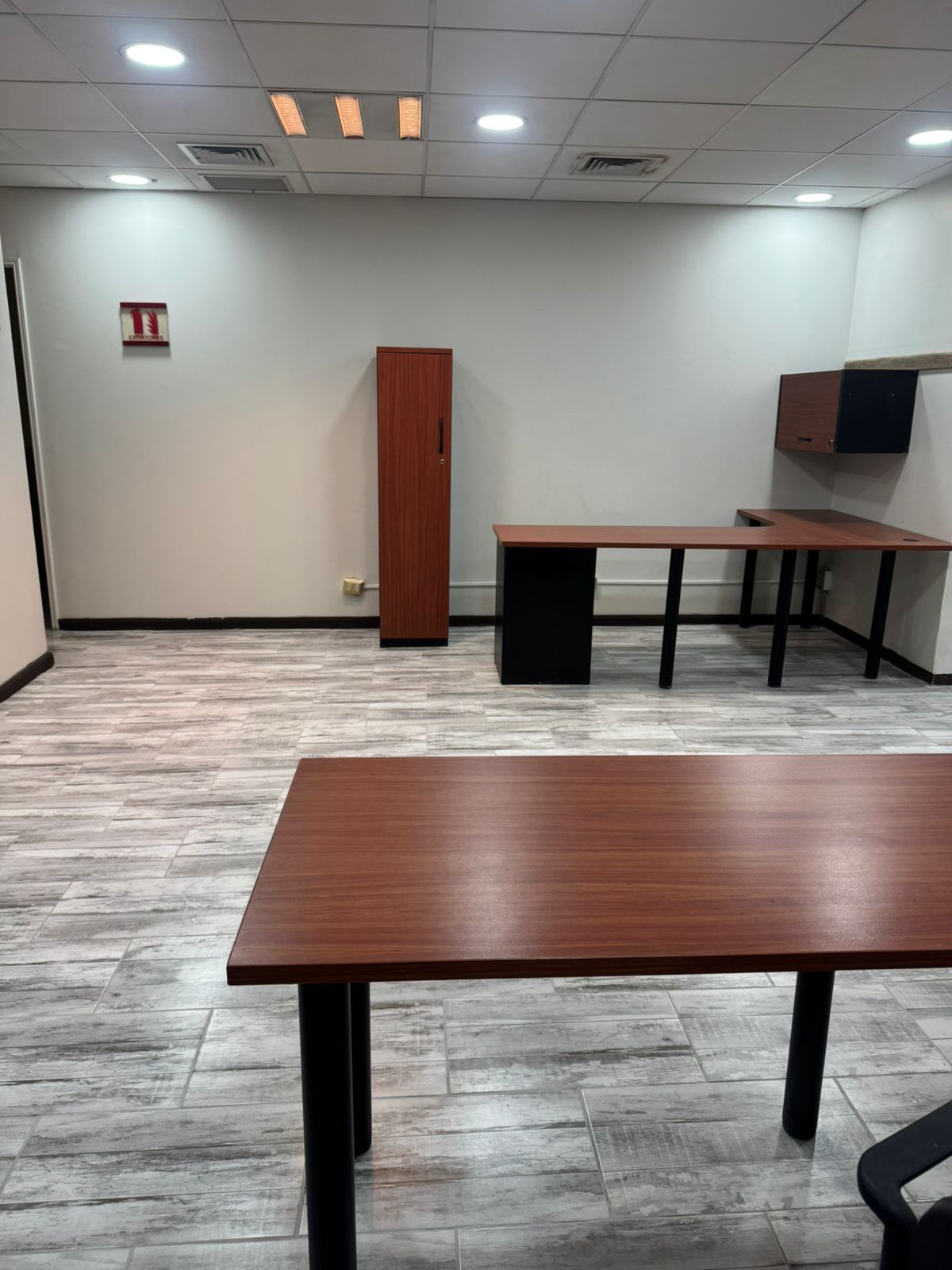 Gran Oficina amoblada en arriendo